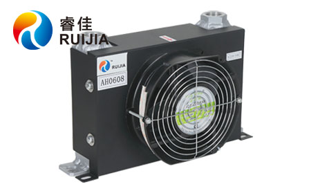 選購<font color='red'>風(fēng)冷式油冷卻器</font>看睿佳，懂您的廠家！