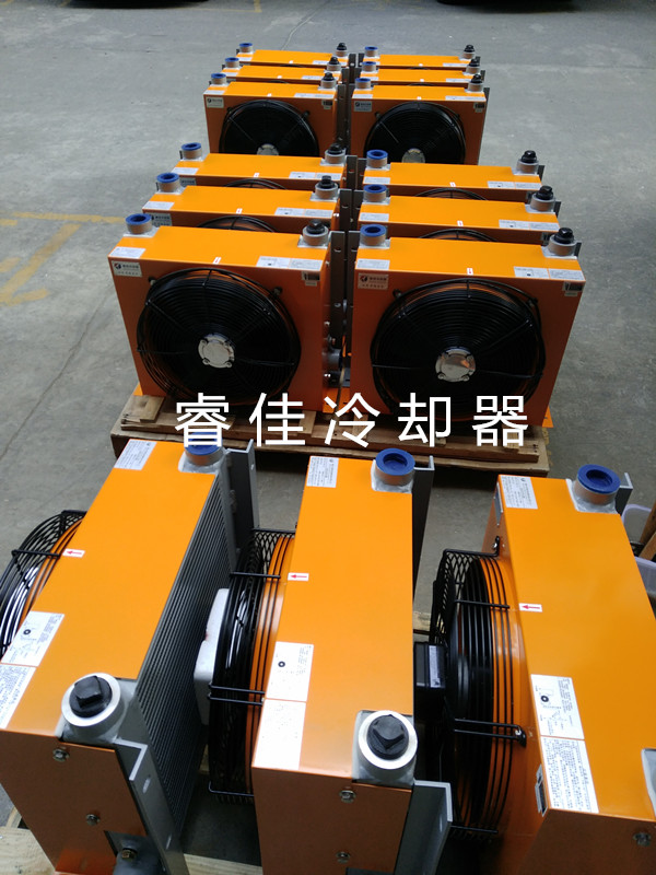 風冷油散熱器AH1490發(fā)貨.jpg