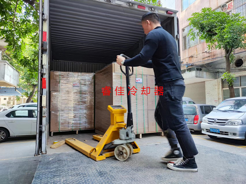 液壓機(jī)械廠配套，風(fēng)冷卻器RJ-355發(fā)貨