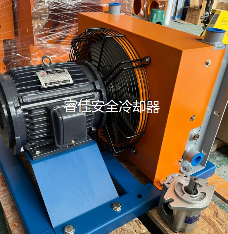一體式獨立循環(huán)冷卻器打包發(fā)貨