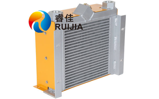 風冷卻器與<font color='red'>水冷卻器</font>如何選擇？