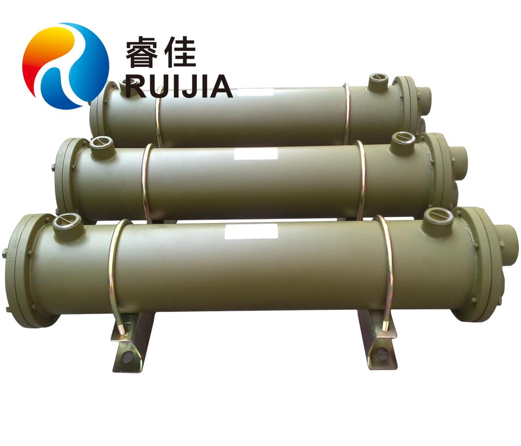 注塑機要冷卻用風冷器好還是<font color='red'>水冷卻器</font>好？
